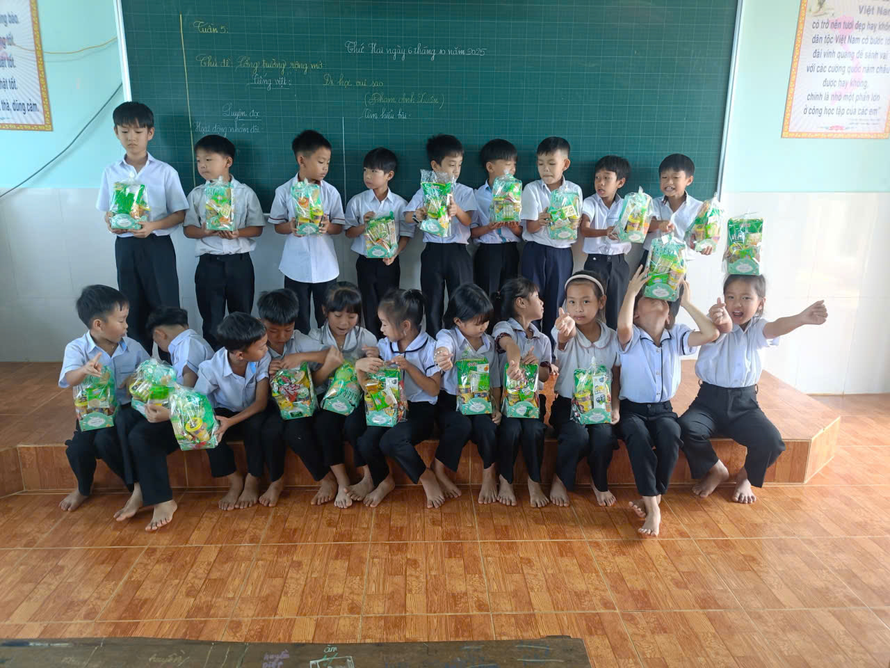 🔊Sáng 06/10/2025 tức là ngày 15/8 âm lịch trường TH Lương Thế Vinh phối hợp với GVCN cùng Ban chấp hành hội phụ huynh tổ chức tết trung thu cho học sinh. Các e hào hức và đón một cái trung thu đầy ý nghĩa. Chúc cho một năm học mới gặt hái được nhiều thành công.❤️❤️❤️❤️❤️❤️❤️❤️❤️❤️❤️❤️❤️❤️❤️❤️